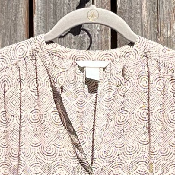 H&M button down top size 4 - Picture 3 of 17
